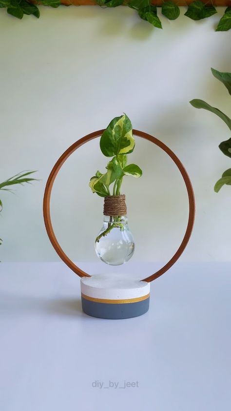 Bulb Planter Ideas, Bulb Ideas Creative, Simple Diy Home Decor Ideas Creative, Creative Flower Vase Ideas, Diwali Kitchen Decor, Best Out Of Waste Aesthetic, Diy Pot Stand Ideas, Easy Diy House Decor Ideas, Waste Bulb Craft Ideas