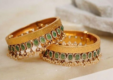 Rajasthani Gold Bangles, Patla Bangles Gold Antique, Patla Bangles Gold, Kangan Gold Bangle Set, Antique Gold Kada, Indian Bridal Jewellery Set, Gold Kangan, Bridal Jewellery Set, Indian Bridal Jewellery