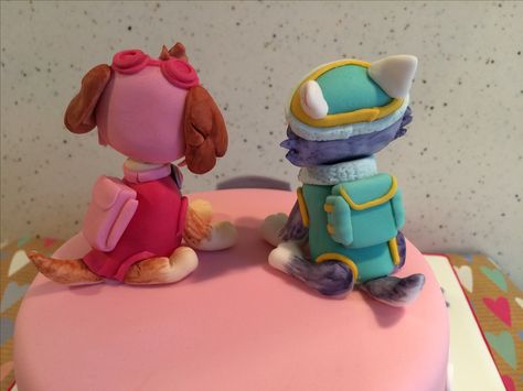 Girly Paw Patrol Skye & Everest cake toppers back view. Skye Paw Patrol Cake, Sky Paw Patrol, Cake Decorating Flowers, Paw Patrol Birthday Cake, Paw Patrol Skye, Fondant Figures Tutorial, Making Fondant, 4th Birthday Cakes, Cake Decorating With Fondant