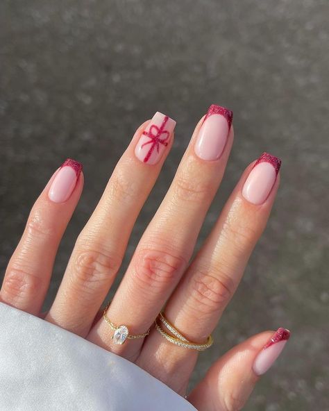 Christmas Nails Inspiration, Short Classy Nails, Square Nails Ideas, Chrome Nails Art, Chrome Nails Ideas, Square Nails Art, Winter Nails Design, Christmas Nails Art, Christmas Nails 2023