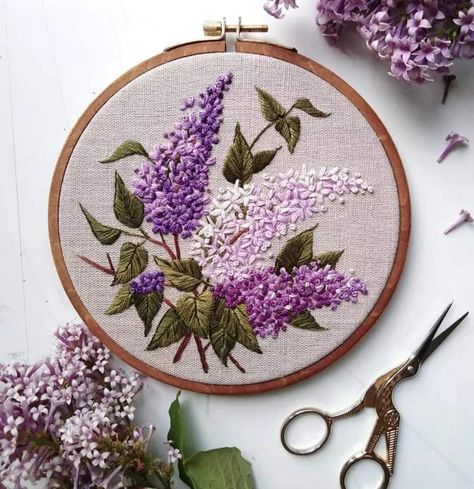 Dogwood Embroidery Pattern, Flower Embroidery Stitches, Sister Embroidery, Lilac Embroidery, Brazilian Embroidery Stitches, Pretty Embroidery, Bantal Sofa, Hand Embroidery Patterns Flowers, Floral Embroidery Patterns