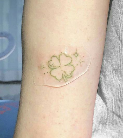 Unique Pretty Tattoos Beautiful, Tattoo After Care, Leaf Clover Tattoo, Four Leaf Clover Tattoo, Charm Tattoo, Luck Tattoo, Clover Tattoo, Green Tattoos, Shop Tattoo