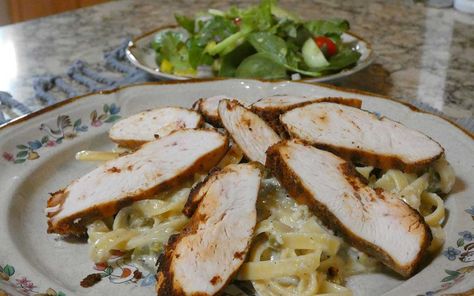 Green chile fettucine alfredo recipe, topped with blackened chicken. A fusion of flavors from the southwest and the southeast. Fettucine Alfredo Recipe, Green Chili Soup, Green Chile Recipes, Green Chili Chicken, Green Chile Chicken, Chile Recipes, Chili Chicken, Blackened Chicken, Weekly Meals