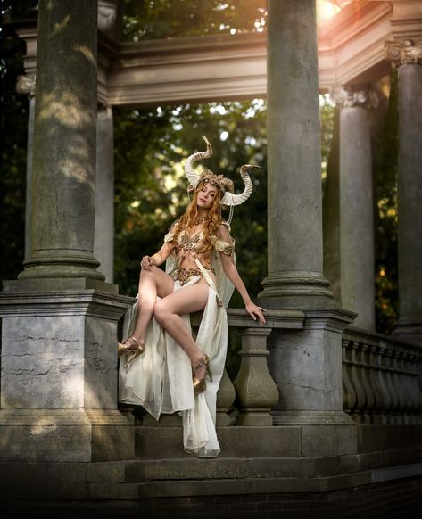 Artemis by kita.makeupartist, picture by @byMarije_ Artemis Goddess Costume, Artemis Cosplay, Artemis Costume, Artemis Goddess, Goddess Costume, Costume Cosplay, Greek Goddess, Greek Statue, Statue