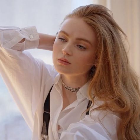 sadie sink in suspenders and white button down Sadie Sink Coveteur Photoshoot, Sadie Sink Photoshoot 2022, Sadie Photoshoot, Sadie Sink 2022, Sadie Sink Cute, Sadie Sink Photoshoot, ليلي كولينز, Stranger Things Max, Be With Me