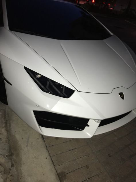 Fake Lamborghini Snap, Miami City Night, Lamborghini Night, White Lambo, Lamborghini Dealership, Car Showroom Design, Christian Soldiers, Gym Wallpaper, Miami City