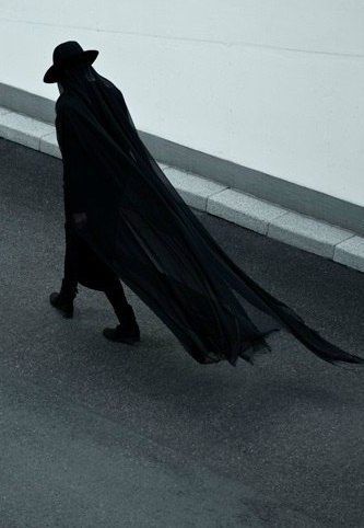 Unseelie Court, Black Mood, Black Cloak, Black Cape, Southern Gothic, Board Inspiration, Leigh Bardugo, Outfit Design, Foto Art