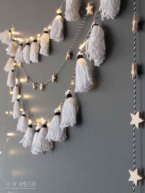 Diy Tassel Garland, Simpul Makrame, Diy Girlande, Decoration Photography, Easy Diy Room Decor, Diy Decoracion, Diy Tassel, Tassel Garland, Diy Garland