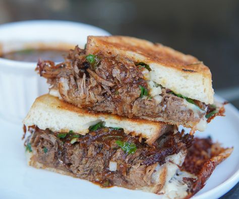 Birria Grilled Cheese Birra Grilled Cheese, Birria Grilled Cheese, Grill Cheese, Club Sandwich Recipes, Sandwich Container, Classic Grilled Cheese, Birria Tacos, Container Cafe, Fusion Dishes