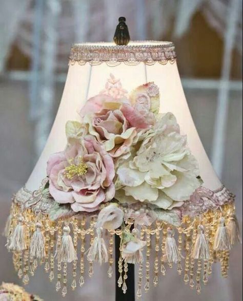 Is this too much? A pretty lampshade but yet not too froo-froo... can still be used in a den of eclectic furnishings. Shabby Chic Romantico, Camera Shabby Chic, Cocina Shabby Chic, Muebles Shabby Chic, Shabby Chic Decor Bedroom, Shabby Chic Lamp Shades, Chic Lamp, Cottage Shabby Chic, Shabby Chic Lamps