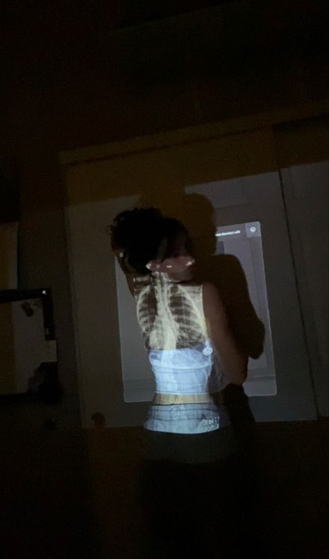 Spine Photography, Hit Different Aesthetic, X Ray Aesthetic, Ig Pose Ideas, Discord Aesthetic, Chicas Punk Rock, Dark Feminine Aesthetic, Pic Pose, Foto Ideas Instagram