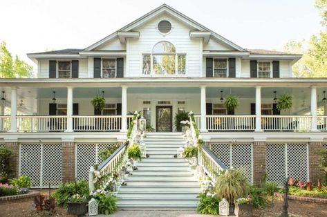 Savannah GA Wedding Venues | Best Wedding Venues | The Mackey House Wedding Venues In Georgia, Mackey House, Military Bride, Savannah Ga Wedding, Ga Wedding Venues, Georgia Wedding Venues, All Inclusive Wedding, Downtown Savannah, Weddings By Color