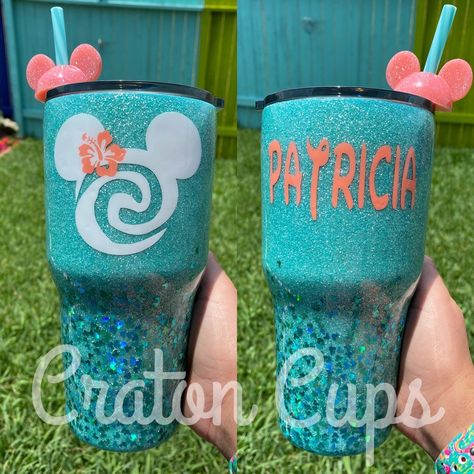 Moana Tumbler, Green Glitter Tumbler, Glitter Tumbler Cups, Custom Tumbler Cups, Cup Ideas, Resin Ideas, Custom Cup, Tumbler Ideas, Custom Tumbler