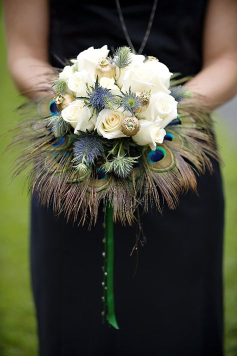 Feather Bouquet, Peacock Wedding Theme, Unique Bouquet, Peacock Wedding, Art Deco Wedding, Peacock Feathers, Bride Bouquets, Arte Floral, Trendy Wedding