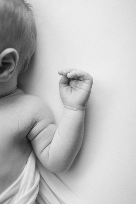 black and white close up image of newborn baby. boy's hand and arm during newborn photos Newborn Room Photography, Newborn Photography Must Haves, Newborn Photos Not Showing Face, Newborn Scrunch Photo, Newborn Photography No Face, Private Birth Announcement Photos, Neutral Newborn Photos, Creative Baby Photoshoot Ideas At Home, Private Newborn Photos