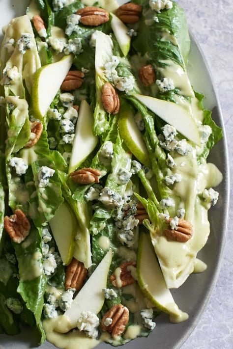 Light Lunch Ideas For Guests, Elegant Salads, Blue Cheese Salad Recipes, Pear And Blue Cheese Salad, Pear And Blue Cheese, Elegant Salad, Homemade Blue Cheese Dressing, Blue Cheese Vinaigrette, Romaine Hearts