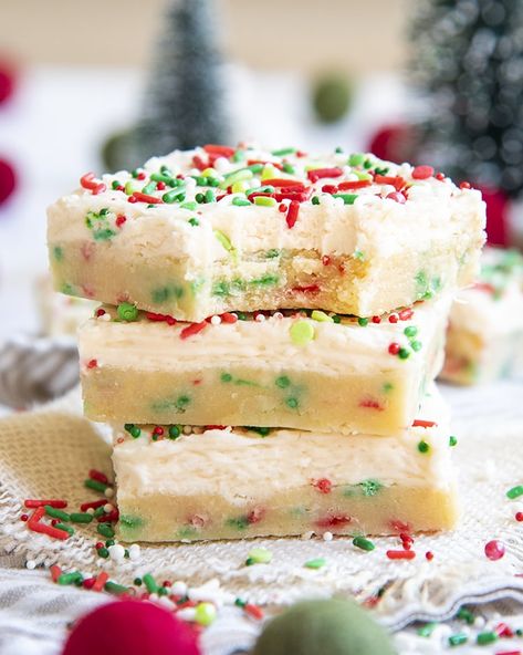 Christmas Sugar Cookie Bars, Christmas Cookie Bars, Christmas Sugar Cookie, Shortbread Cookies Christmas, Heavenly Desserts, Delicious Christmas Desserts, Christmas Shortbread, Holiday Sprinkles, Sugar Cookie Bars