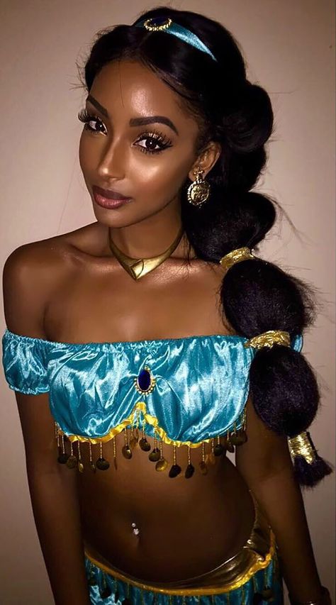 disney-princess-jasmine-olayinka-mia-noel-5 Princess Jasmine Makeup, Jasmine Halloween Costume, Jasmine Makeup, Jasmine Hair, Princess Jasmine Costume, Girl Group Costumes, Princess Halloween Costume, Princess Makeup, Disney Princess Jasmine