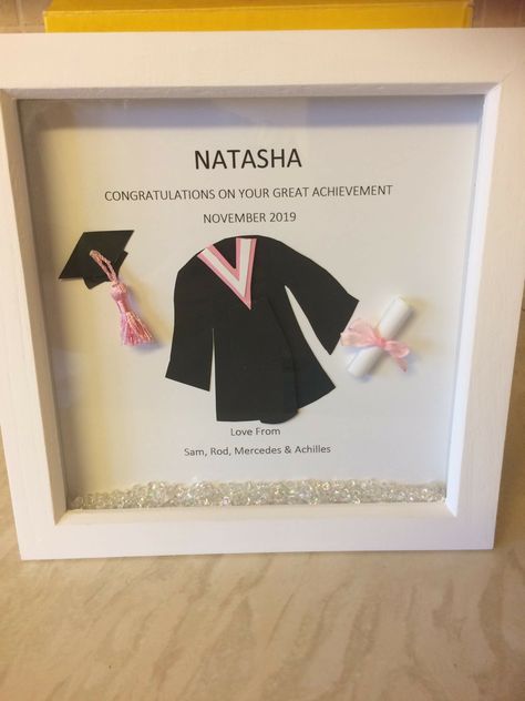 Graduation Hampers, Diy Graduation Gift, Graduation Frame, Diy Graduation Gifts, Box Frame Art, Graduation Crafts, Graduation Art, Grad Party Decorations, Projets Cricut