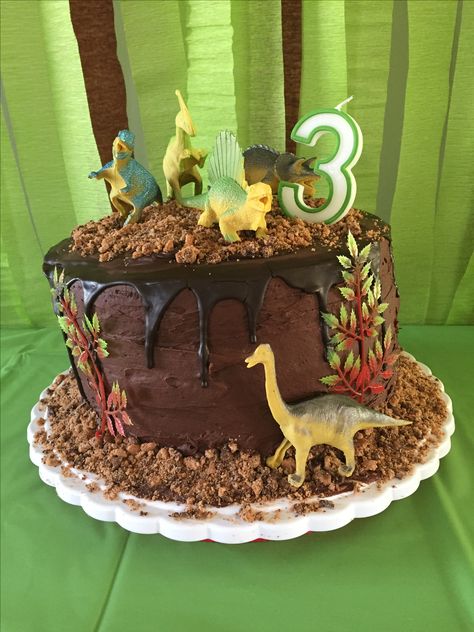 Dinosaur cake #dinosaur #birthday #cake #diy Birthday Cake Diy, Dinasour Birthday, Dinosaur Birthday Cake, Dino Cake, Dinosaur Birthday Cakes, Cake Diy, Dino Birthday Party, Magic Cake, Dinosaur Cake