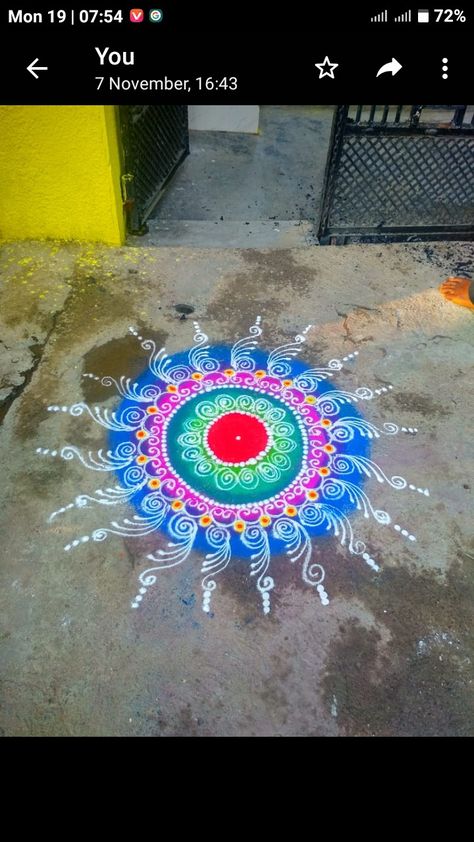 Rangoli Idea, Rangoli Images, White Rangoli, Very Easy Rangoli Designs, Kolam Design, Big Rangoli, Colorful Rangoli, Rangoli Designs Latest, Rangoli Border