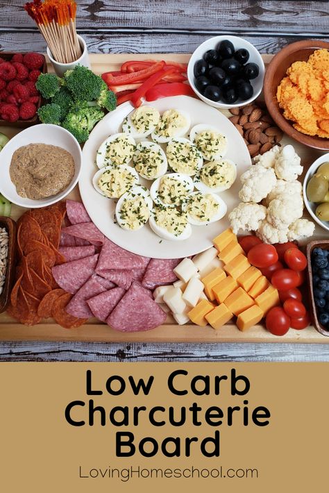 How to make a beautiful and delicious Keto Low Carb Charcuterie Board. Also includes tips for putting together boards in general. Charcuterie Keto Board, Low Carb Charcuterie Board Ideas, Low Calorie Charcuterie Board, Carnivore Charcuterie Board, Keto Superbowl Party Food, Charcuterie Board Keto, Keto Charcuterie Board Ideas, Charcuterie Vegetarian, Low Carb Charcuterie Board