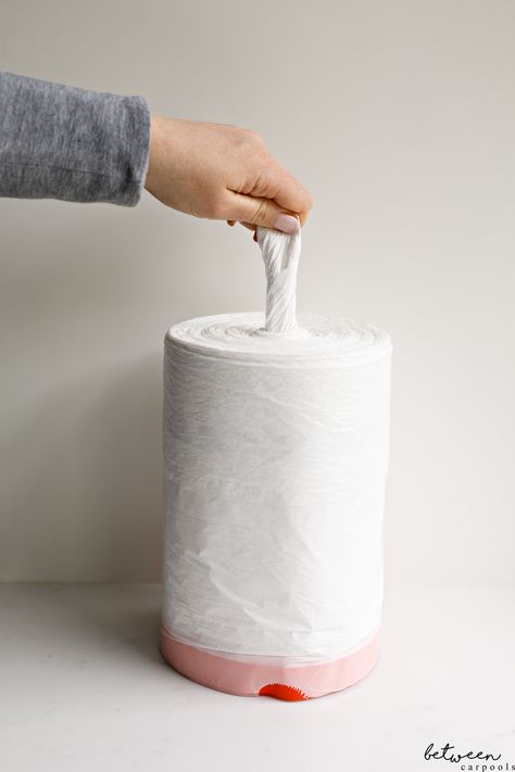 Garbage Bag Storage Hack, Paper Towel Holder For Trash Bags, Trash Bag Storage Ideas Kitchen, Kitchen Trash Bag Dispenser, Trash Bags On Paper Towel Holder, Garbage Bags Dispenser, How To Store Trash Bags, Organize Trash Bags, Diy Garbage Bag Dispenser