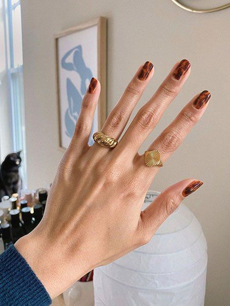 We reveal the top trending fall nail designs for that will take your nail game to a whole new level! #nailideas #manicure Nagellack Trends, Nail Art Set, Leopard Nails, Shellac Nails, Nails 2020, Nail Swag, Fall Nail Colors, Fall Nail, Funky Nails