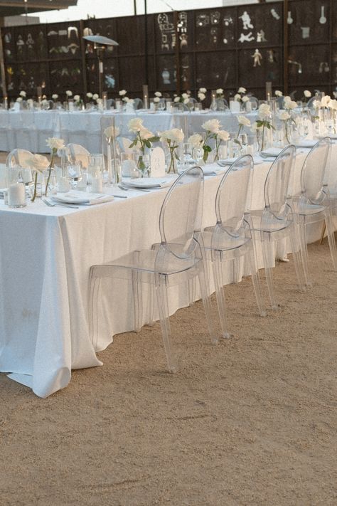 White modern wedding inspo, acrylic chairs, ghost chairs, white roses, minimalist wedding Black Acrylic Chairs Wedding, Modern White Wedding Table Decor, Acrylic Chairs Wedding Receptions, Acrylic Wedding Chairs, Clear Chairs Wedding, Ghost Chairs Wedding Reception, Ghost Chairs Wedding, Rosé Wedding, White Wedding Tablescape