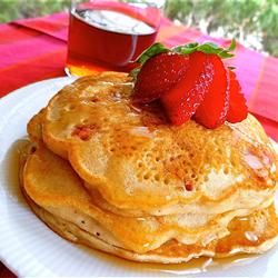 Strawberry Vanilla Pancakes Multicultural Recipes, Vanilla Pancakes, Healthy Pancake, Light And Fluffy Pancakes, Almond Flour Pancakes, Strawberry Pancakes, Pumpkin Pancakes, Fluffy Pancakes, Easy Strawberry