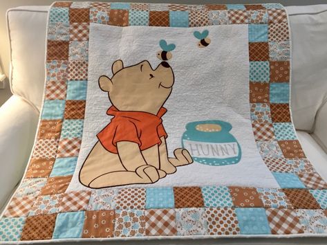 Sewing Winnie The Pooh, Winnie The Pooh Quilt Patterns, Disney Baby Quilt, Pooh Bear Quilt, Winnie The Pooh Quilt Ideas, Disney Quilts Ideas, Hawaiian Margarita, Winnie The Pooh Baby Quilt, Winnie The Pooh Quilt