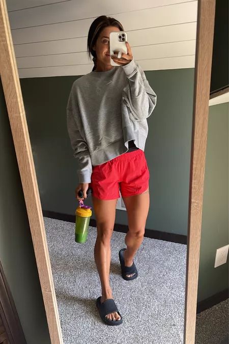 Red Running Shorts Outfit, Workout Shorts Outfit Casual, Athletic Shorts And Sweatshirt Outfit, Red Athletic Shorts Outfit, Shorts Athleisure Outfit, Shorts And Sweatshirt Outfit, Running Shorts Outfit, Summer Athletic Outfits, Red Shorts Outfit