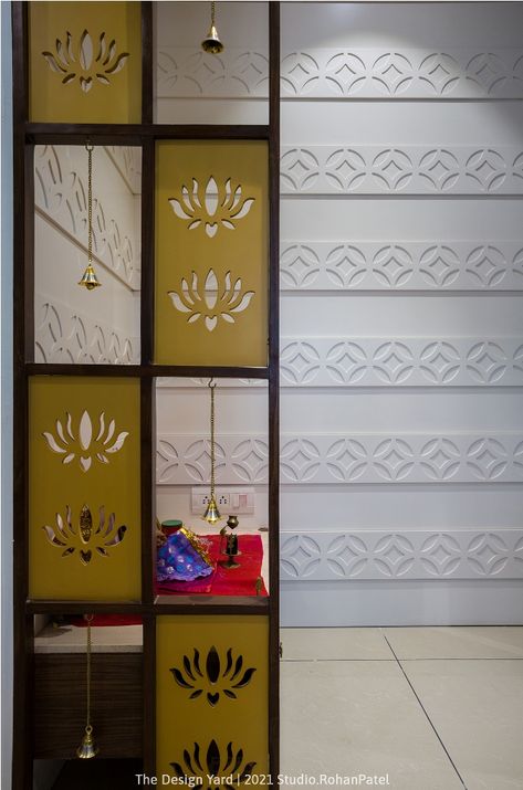 Temple Partition Design For Home, Mandir Side Partition Design, Mandir Partition Design, Pooja Room Cnc Design, Mandir Partition In Living Room, Mandir Jali Design, Mandir Partition, Mandir Door, Pooja Door Design