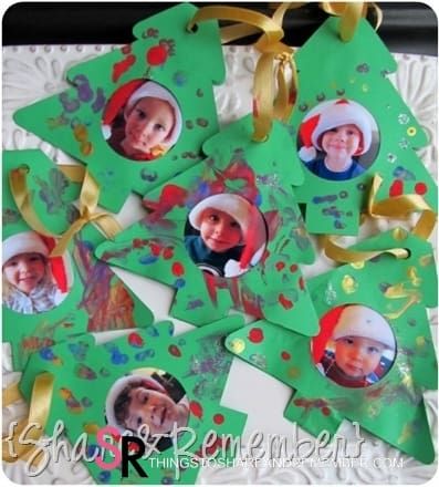 Paper Crafts For Preschoolers, Simple Paper Crafts, Simple Paper Craft, Photo Wreath, Crafts For Preschoolers, Tree Photo, Paper Tree, Photo Ornaments, Photo Tree