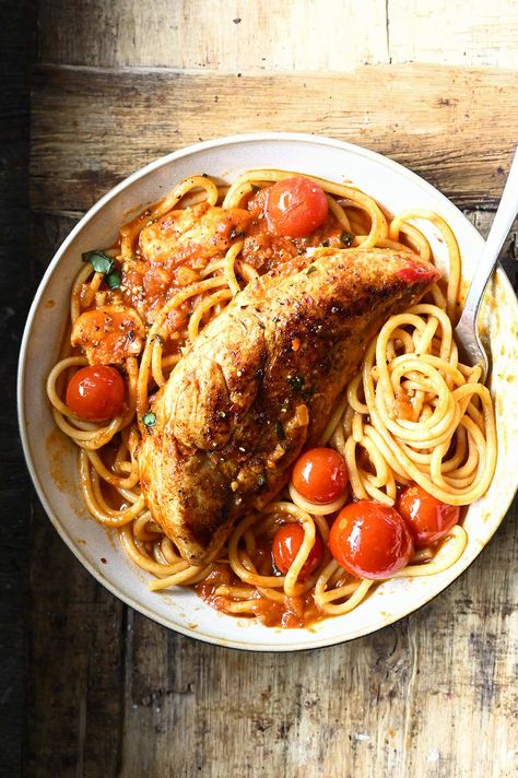 Garlic tomato chicken with mozzarella Chicken With Mozzarella, Best Toilet Paper, Chicken Bacon Pasta, Mozzarella Pasta, Tomato Chicken, Cherry Tomato Sauce, Flushable Wipes, Mozzarella Chicken, Chicken Breast Fillet