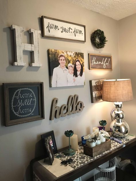 Trendy Welcoming Entryway Ideas Film Decor, Farmhouse Living Room Decor Ideas, Rustic Farmhouse Living Room, Cute Dorm Rooms, Trendy Living Rooms, Farmhouse Decor Living Room, Room Decorating, Rustic Living Room, Farmhouse Wall Decor