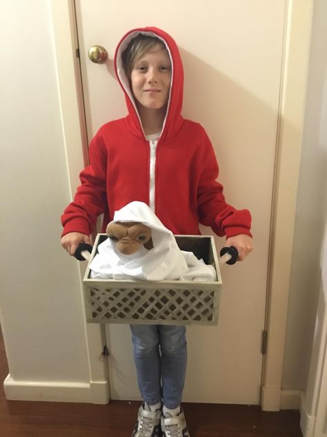 Elliot ET Elliot And Et Costume, Homemade Costumes, Ideas Halloween, Just For Fun, Costume Ideas, Halloween Party, Halloween Costumes, Holidays, Halloween