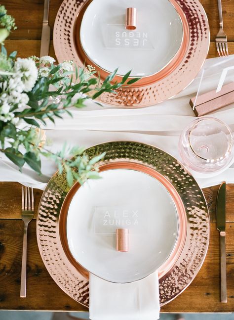 Fall wedding tablescape - copper chargers plates, acrylic place cards Copper Wedding Decor, Copper Wedding Invitations, Holiday Tablescape, Gold Wedding Colors, Metallic Wedding, Wedding Dress White, White Willow, Tablescape Inspiration, Copper Wedding