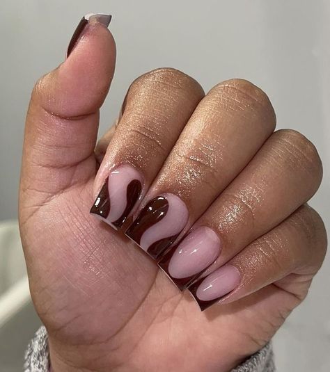 Glitter Nail Art Acrylic, Swivel Nail Design, Short Fall Nails Black Women, Cute Short Nail Sets Fall, Shorties Nails Square Fall, Brown Short Acrylic Nails, Short Nails Acrylic Design, Short Nails Baddie, Short Nail Set Ideas