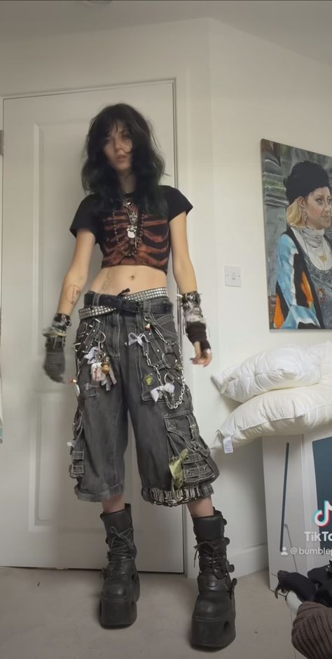 Riot Fest Outfit 2023, Punk Fashion Nonbinary, Tomboy Alternative Fashion, Goth Aesthetic Women, Snobby Outfits, 70s Alternative Fashion Men, Alt People Reference, Different Types Of Alternative Styles, Grunge Outfits Street Styles