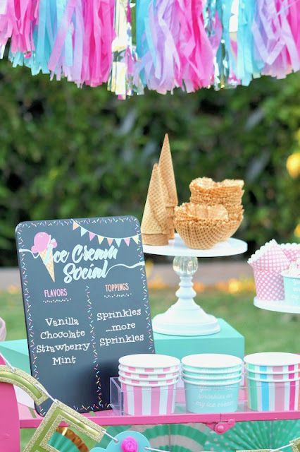 Easy ways to celebrate with ice cream! - LAURA'S little PARTY Ice Cream Social Ideas, Ice Cream Party Bar, Ice Cream Party Ideas, Ice Cream Sundae Party, Simple Ice Cream, Ice Cream Social Party, Ice Cream Birthday Party Theme, Ice Cream Station, Sundae Party