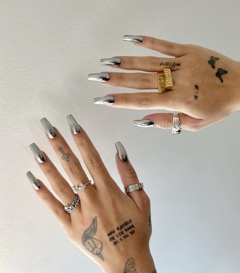 Minimalist Nails Chrome, Silver Nails Long, Nail Ideas For School, Nails Acrylic Aesthetic, Chrome Nails Fall, Y2k Nails Acrylic, Nail Inspo 2022, Acrylic Aesthetic, School Minimalist