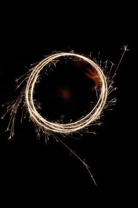 #photo #photography #light #sparkler #lightpainting Fiber Optic Sparklers, Sparkler Long Exposure, Wedding Photography Sparklers, Photography Long Exposure, Fireworks Photography Sparklers, Sparkler Photography, Low Exposure, Photography Light, Long Exposure Photography