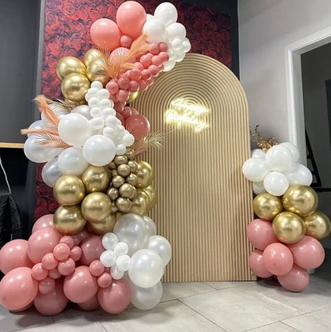 White Wedding Balloons, Gold Balloons Decorations, Diy Balloon Arch, Gold Balloon Garland, Pink Macarons, Bridal Shower Balloons, Balloon Garland Diy, Garland Diy, Balloon Chain