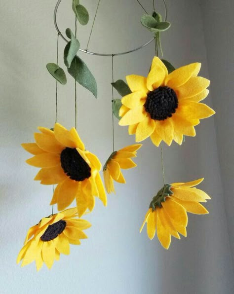 September Sunflowers, Sunflower Nursery, Diy Baby Mobile, Floral Nursery Decor, Diy Bebe, Girl Cribs, Flower Mobile