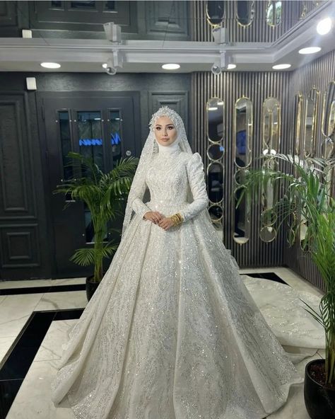 Hijabi Bride White, Register Marriage, Muslim Wedding Dress Hijab Bride, Turkish Wedding Dress, Hijabi Bride, Hijabi Wedding, Bridal Hijab Styles, Muslim Wedding Gown, Hijabi Brides