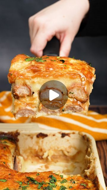 Planet Food on Instagram: "SAUSAGE & MASH LASAGNE! 😋 This twist on the classic bangers and mash with onion gravy takes comfort food to a whole new level! 😉 Picture succulent sausages nestled between layers of creamy mashed potatoes and flavourful onion gravy. Trust us, it's a culinary delight! Pair it with some greens for balance, and don't forget to generously drizzle with extra onion gravy. 🍽️  #comfortfood #onepanmeal #traybake #lasagna #lasagne #gravy #sausages #bangers #bangersandmash #mashedpotatoes #potatoes #british #britishfood #britishmemes #easyrecipes #manchesterfood #ukrecipes #quickrecipe #budgetfriendly #familyrecipe #homemadefood #weeknightdinner" Winter Recipes Dinner Comfort Foods, Bangers And Mash Casserole, Sausage And Mash Lasagna, Veggie Sausage And Mash, Bangers And Mash Sausage Rolls, Manchester Food, Sausage Casserole Recipes, Sausage And Mash, Hot Dog Sauce