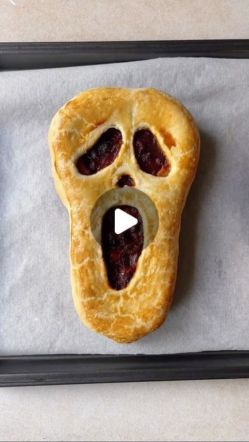 131K views · 3.5K likes | Lily Ghodrati on Instagram: "Ghostface butternut squash 💀 #ghostface #butternutsquash #halloween #pastry #shortcrustpastry #savoury #pie #foodhack #easyrecipe #recipe #eats #food #foodie" Halloween Savoury Food, Savoury Halloween Food, Halloween Pastry, Savory Halloween Food, Savoury Pie, Shortcrust Pastry, Halloween Food, Ghost Faces, Butternut Squash