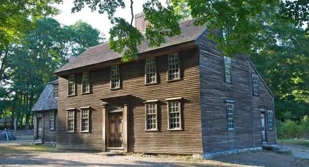 What Is a Saltbox House? All About This Classic Colonial Style Saltbox House Plans, Salt Box House, Saltbox House, Clapboard Siding, Saltbox Houses, Garage House Plans, House Names, Colonial America, Historical Places