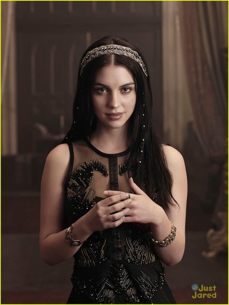 Mary Stuart is the heroine, a protagonist, and the female lead character of Reign. She is the Queen of Scotland yet currently resides in France. She will be caught up in a love triangle with Francis and Sebastian. She is portrayed by the Australian actress Adelaide Kane. #ReignSeason1 Reign Hairstyles, Reign Tv Show, Marie Stuart, Reign Mary, Reign Fashion, Reign Dresses, Isabelle Lightwood, Mary Stuart, Adelaide Kane